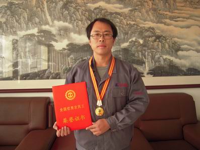 20171107山东k1体育,k1体育官方网站,k1体育十年品牌,k1体育平台机床职工魏超荣获“全国优秀农民工”荣誉称号.jpg